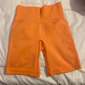 High wasted workout shorts size small and are peach colored.